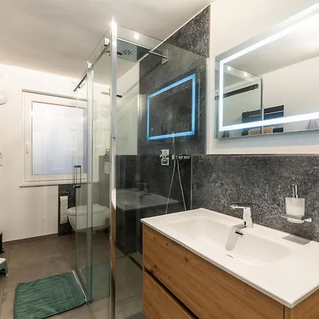 Luxus-ferienhaus Mit Sauna, Hot Tub Und Grandiosem Panorama Hébergement de vacances